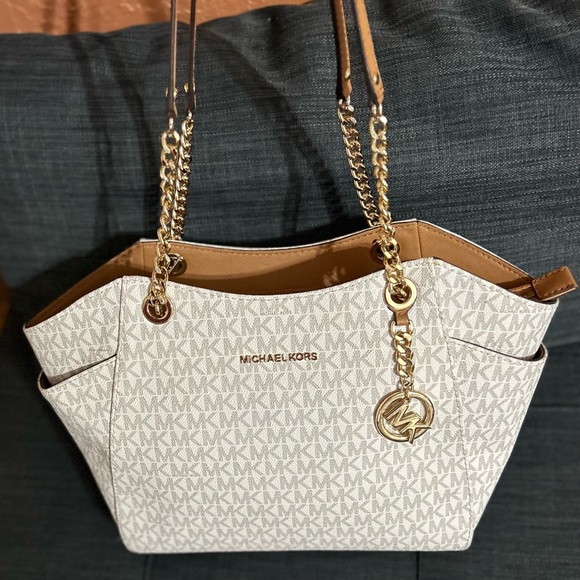 Like New! Michael Kors Jet Set JST Large Chain Shoulder Bag - Picture 9 of 10